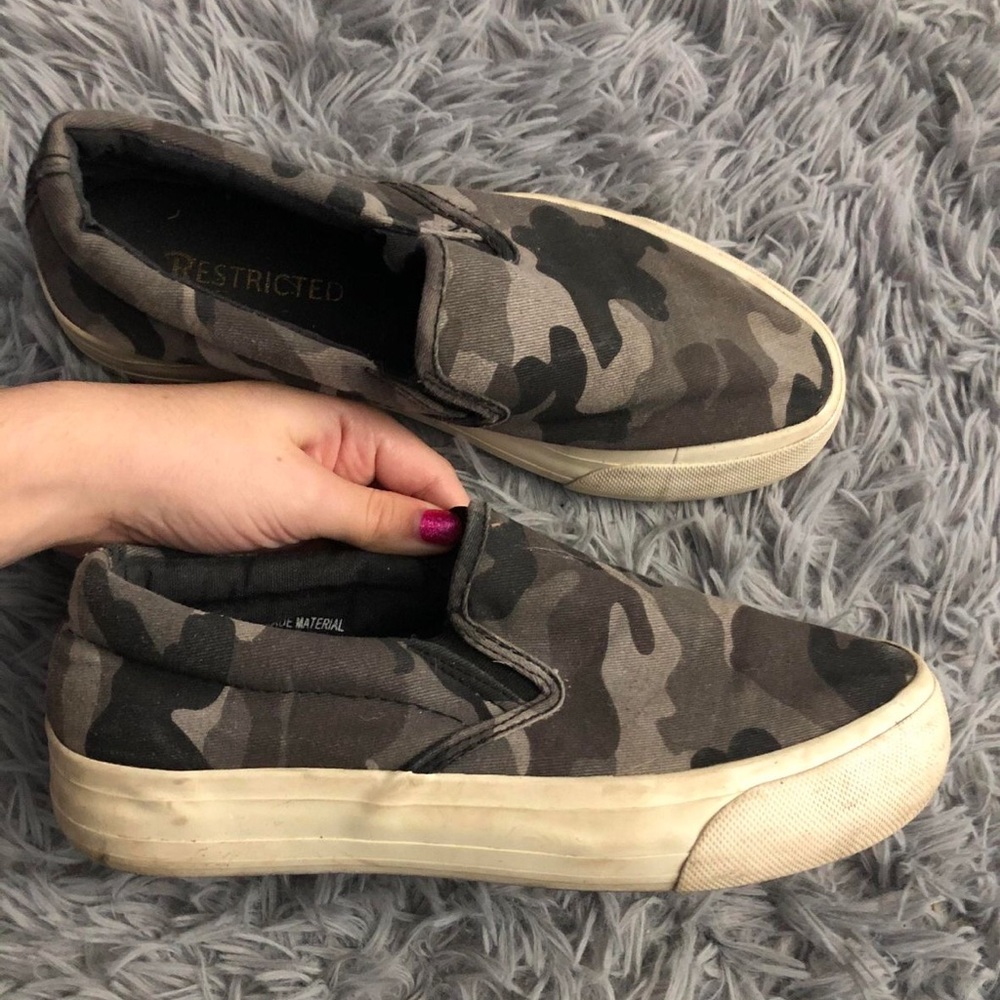 Restricted camo platform shoes